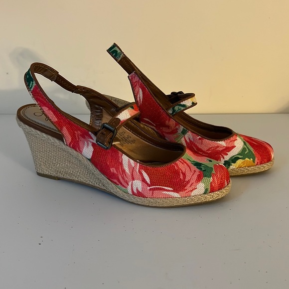 Life Stride Countess Floral Mary Jane Wedges - Picture 2 of 12